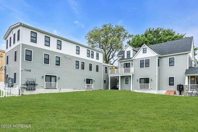 Building Photo - 700 1st Ave