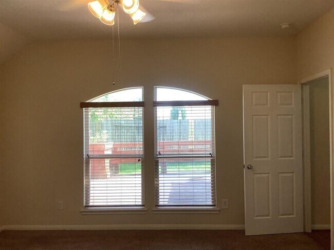 Building Photo - 4811 Chase Stone Dr