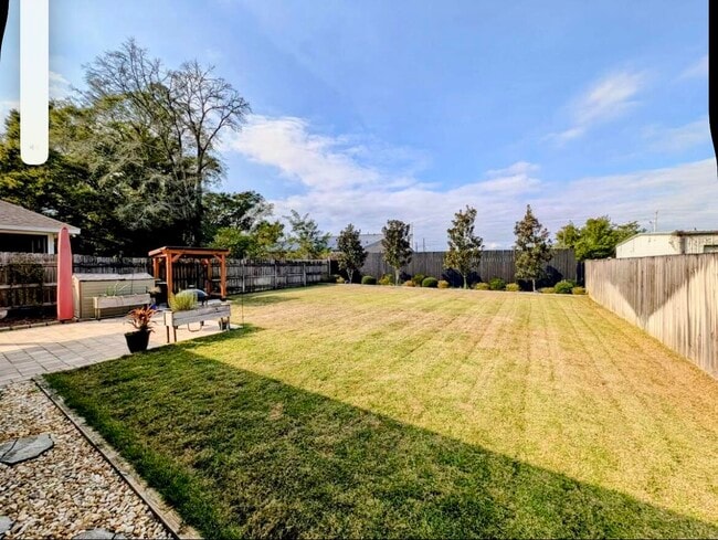 Building Photo - 204 Spencer Pl