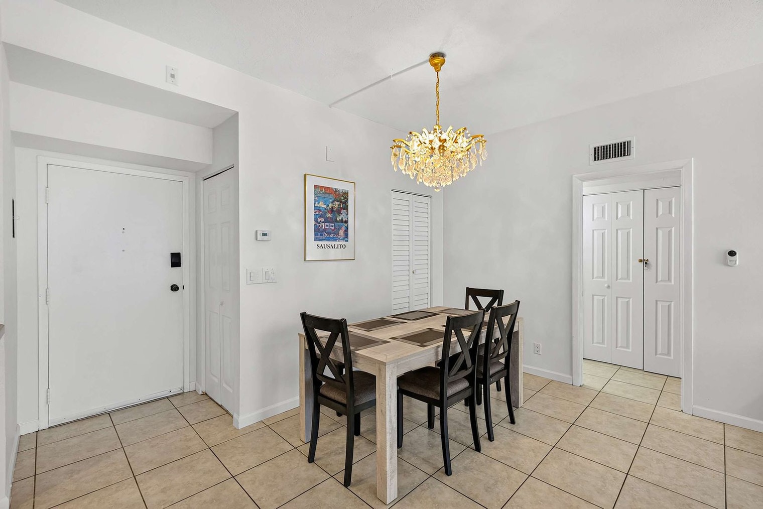 Building Photo - 5830 Jamaica Royale