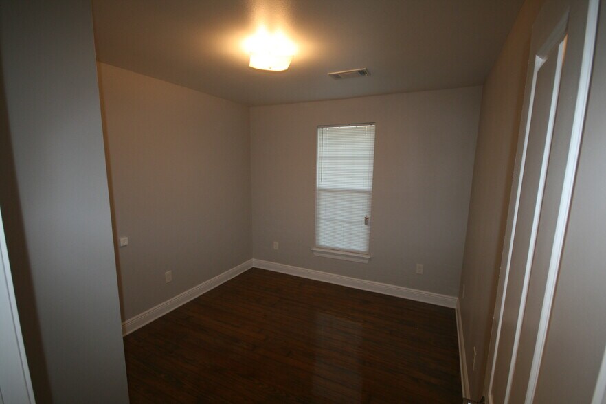 Building Photo - 718 16th St