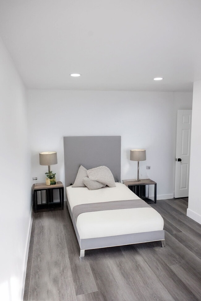 Building Photo - 53130 Avenida Mendoza