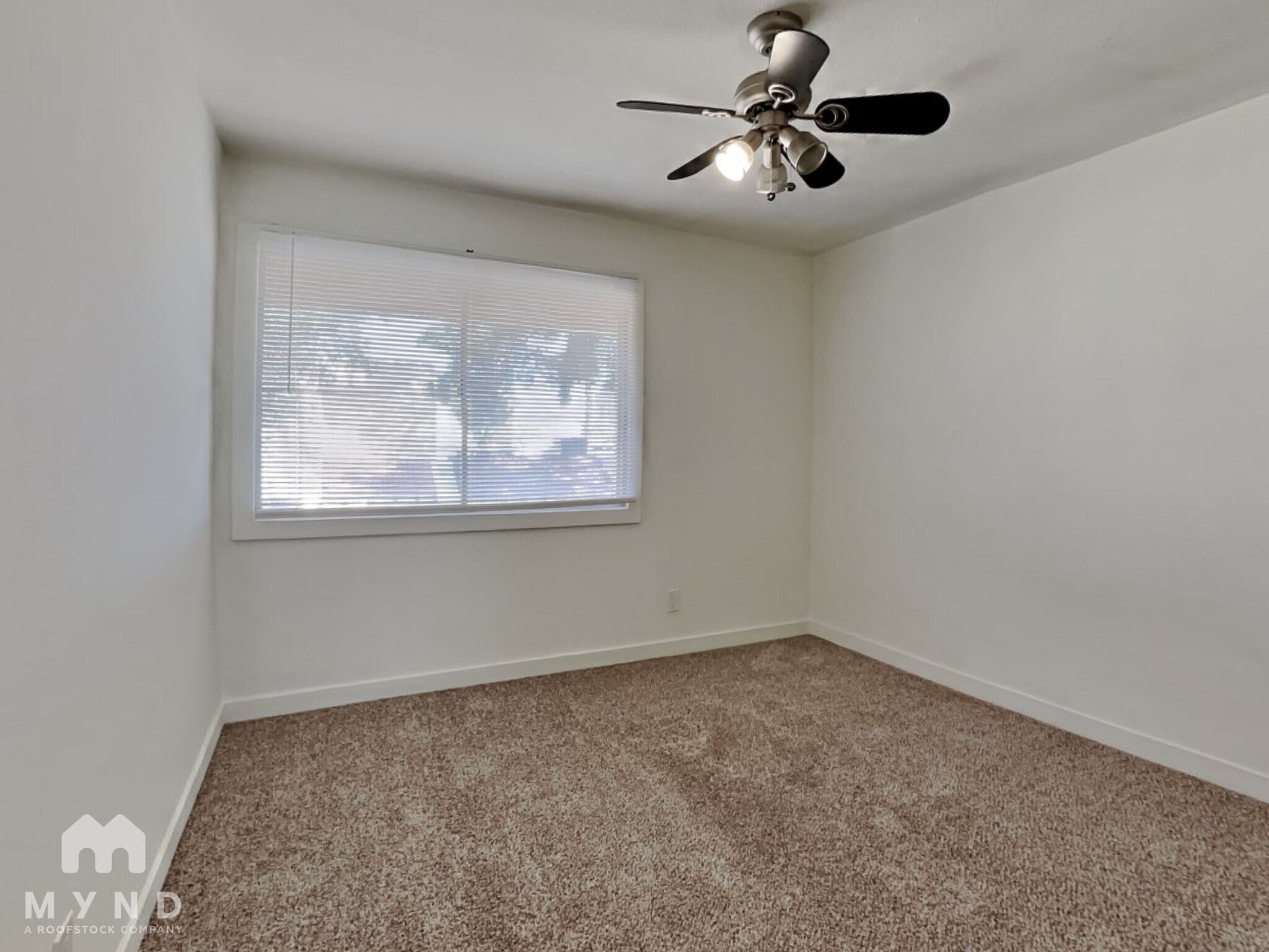 Building Photo - 4440 W Solano Dr N