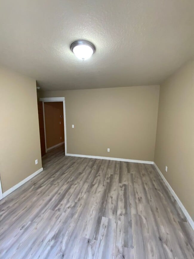 Building Photo - New Year Move-in Special! Modern 2B, 2Ba Condo in Exclusive Gated Community!