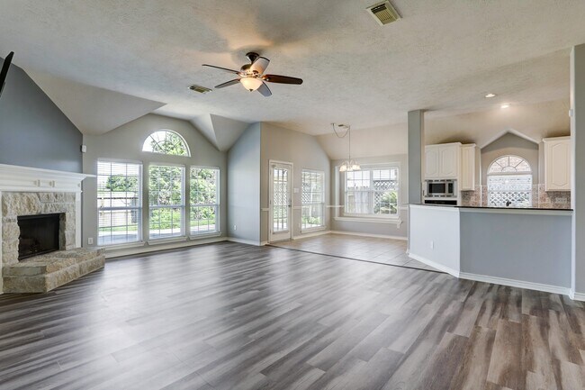 Building Photo - 10606 Badger Canyon Dr