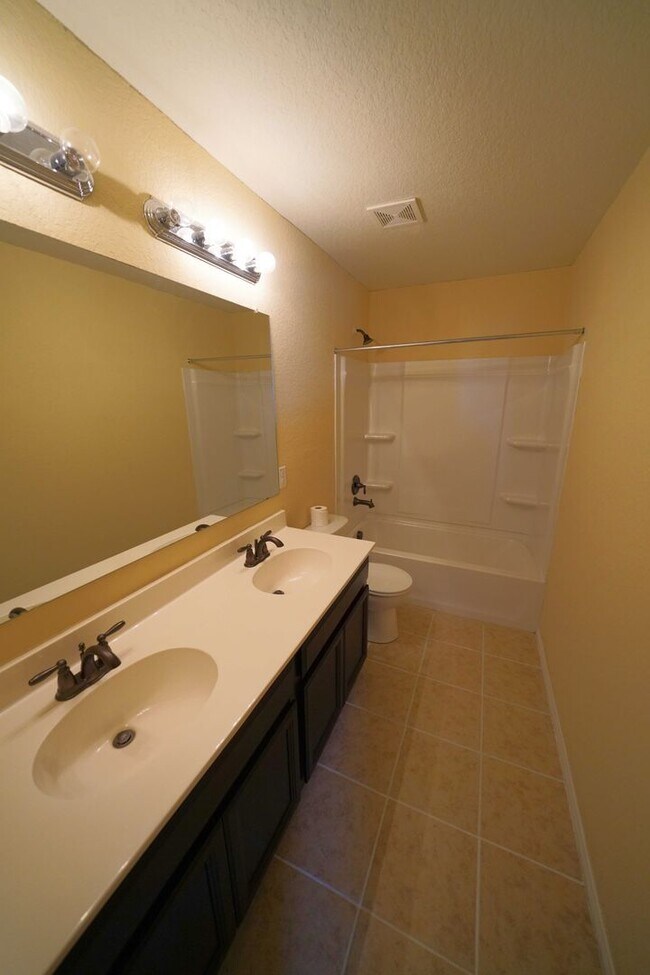 Building Photo - 3730 Acorn Pl