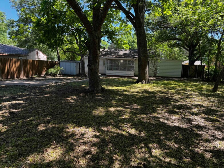 Building Photo - 321 Alexander Ave