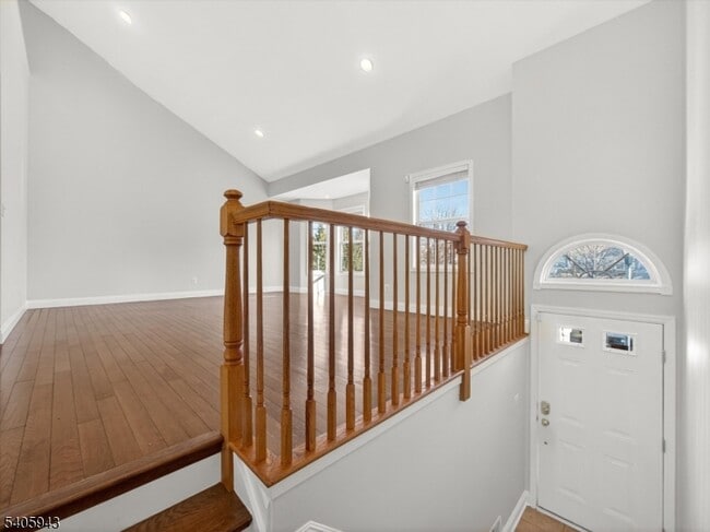 Building Photo - 124 Barclay Dr