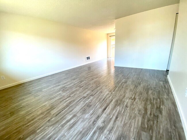 Building Photo - 924000
