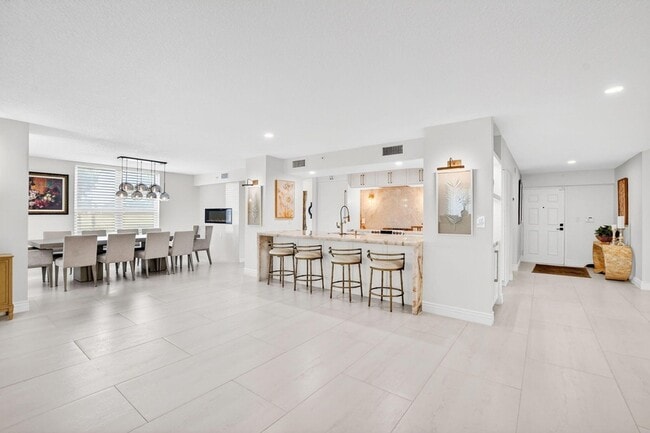 Building Photo - 7233 Promenade Dr