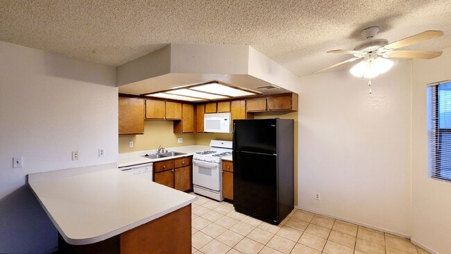 Building Photo - 825 Rock Springs Dr