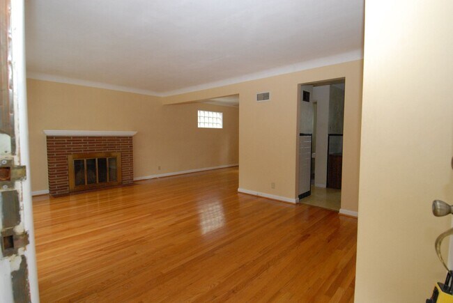 Building Photo - St Louis County/City Greendale/near UMSL