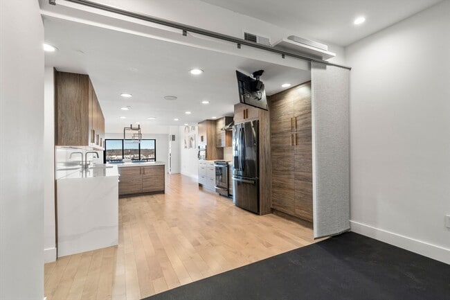 Building Photo - 65 Lake Ave