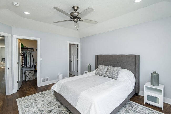 Building Photo - Gorgeous, spacious home on beautiful count...