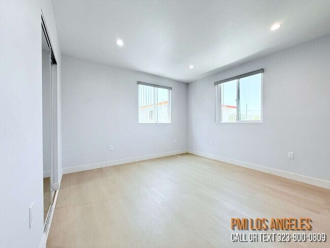 Building Photo - 206 1/2 E 87th