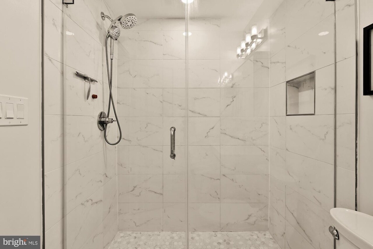 Building Photo - 1519 K St SE