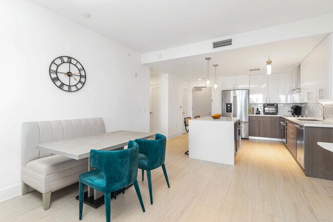 Building Photo - 236 SE 5th Ave