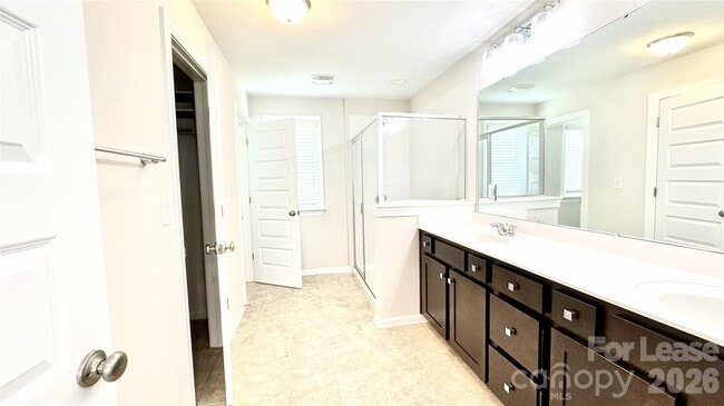 Building Photo - 1135 Overlake Dr
