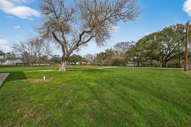 Building Photo - 25409 Pebble Dr