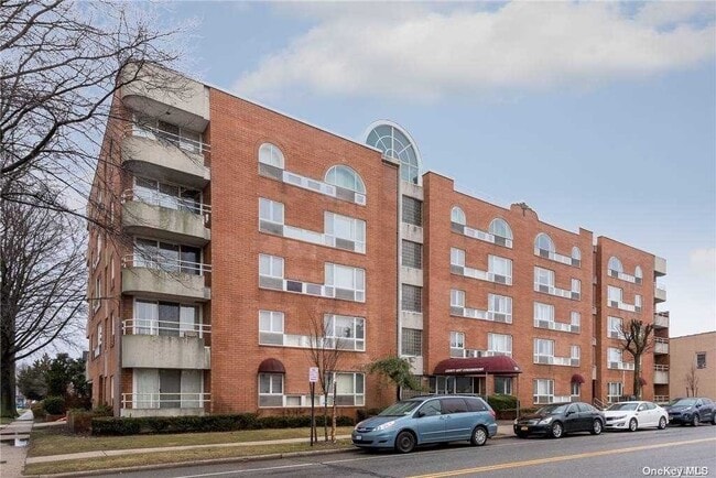 Primary Photo - 205 Mineola Blvd
