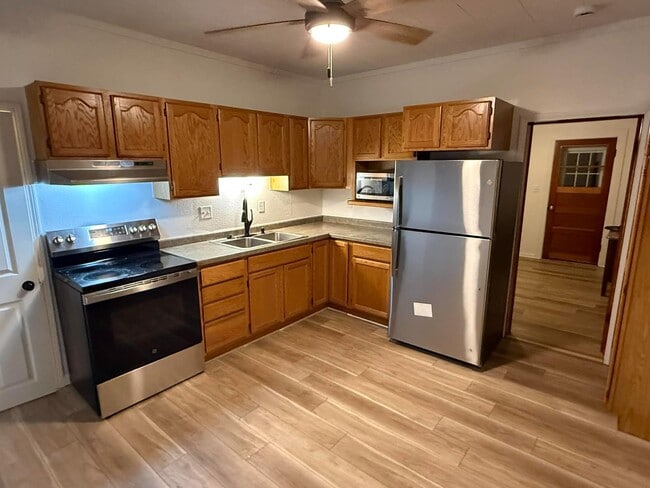 Building Photo - 208 Bird St