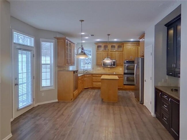 Building Photo - 15012 Viewcrest Ln