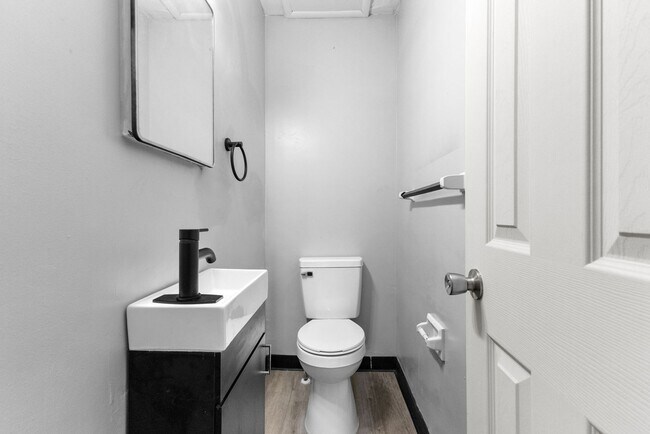 Building Photo - 384-386-386 S Napoleon Ave