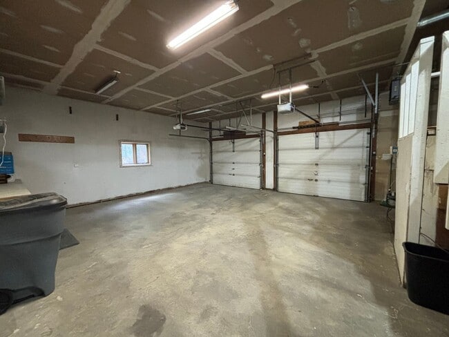 Building Photo - Home in North Pole / Large 2 Car Garage / Detached shop
