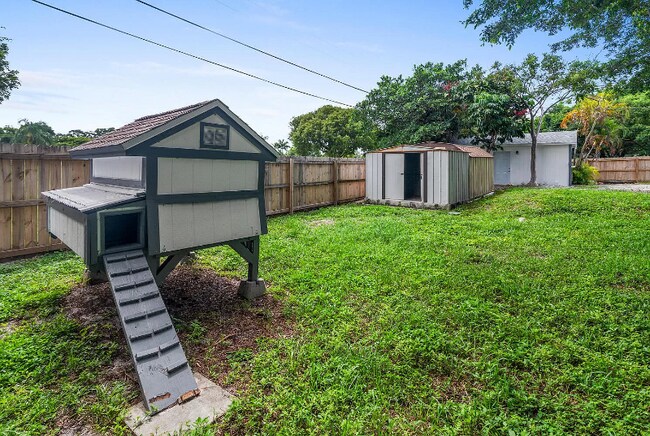 Building Photo - 710 S Pine St