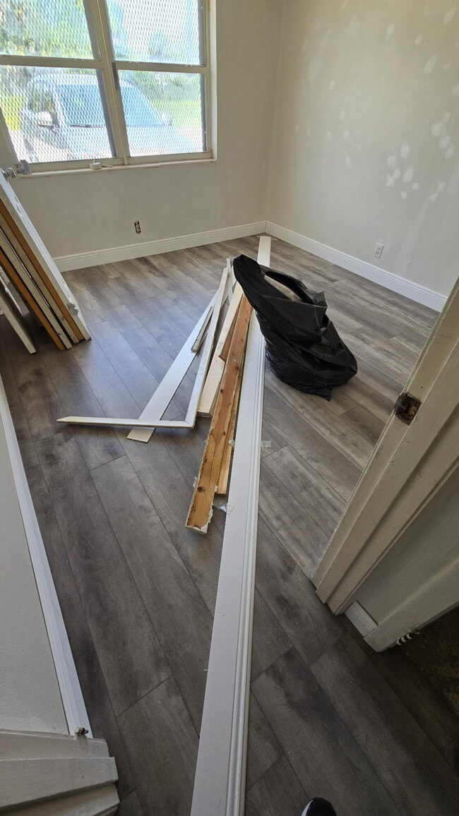 Building Photo - 1564 W 28th St