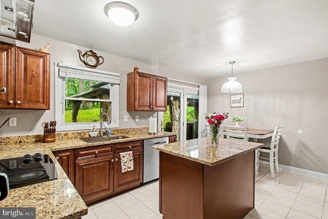 Building Photo - 1405 Peachwood Ln