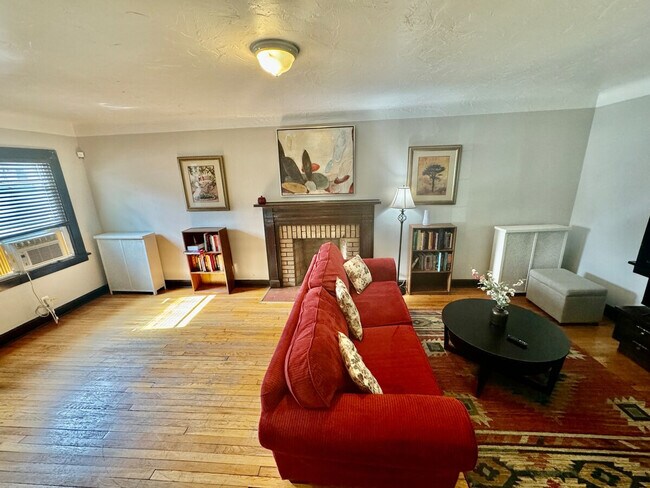 Primary Photo - 988 Nela View Rd