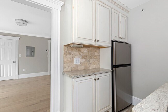 Building Photo - 600 Shirley St