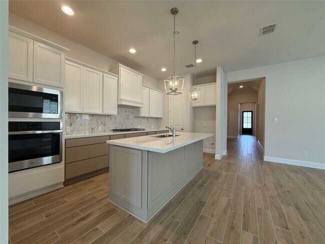 Building Photo - 42615 Mystery Ln