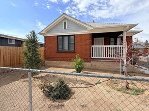 Building Photo - Reno Affordable House 3 Bedroom/1 Bath/ 1 Cat Friendly