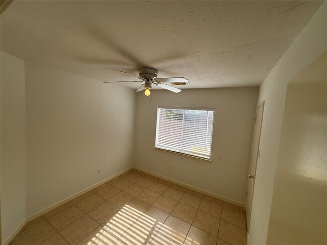 Building Photo - 15803 Mission Estates Ct