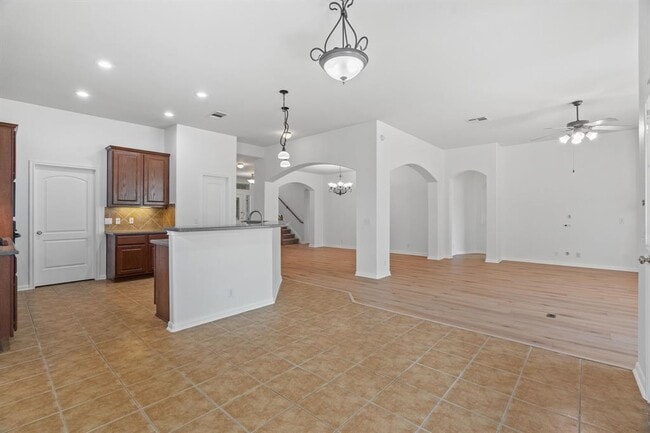 Building Photo - 209 Canterbury Dr