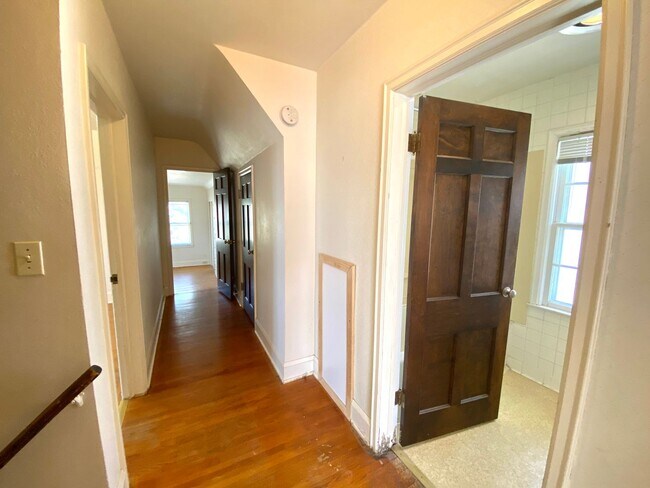 Building Photo - Stunning Historic 4 Bed Home Near NDSU