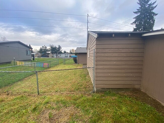 Building Photo - Rent Special!!!! **Half Off the First Mont...