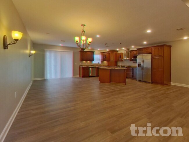 Building Photo - 664 Channing Dr