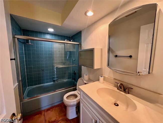 Building Photo - 4116 SW 9th Pl