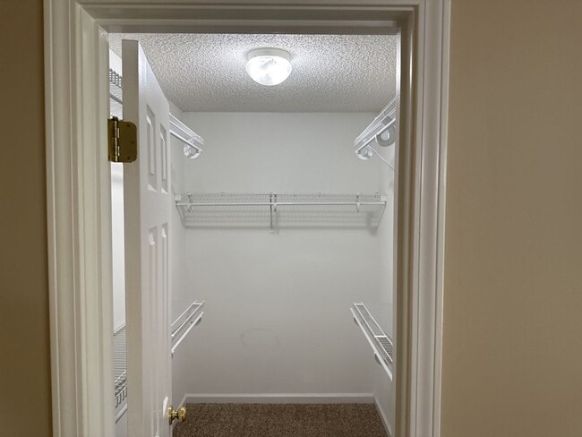 Building Photo - 567 Laurel Hill Cir