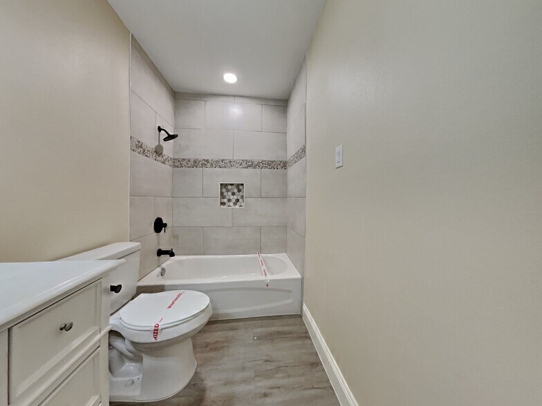 Building Photo - 2905 Shady Creek Dr