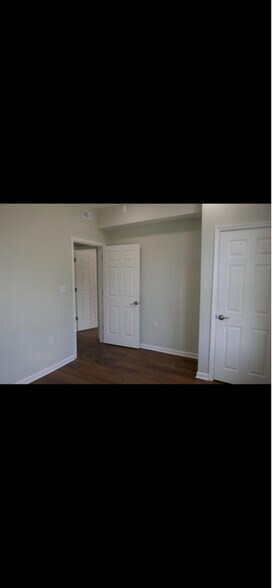 Building Photo - 704 Glenwood Ave