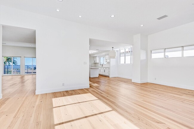 Building Photo - Beautifully Remodeled, 4BR4.5BA Hill Section Home w/ Amazing Panoramic Ocean Views, 3 Decks, Atri...