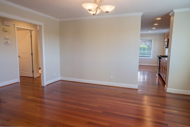 Building Photo - 4Bd/3.5Ba Seattle House