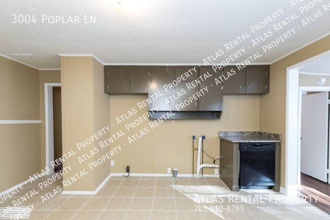 Building Photo - 3004 Poplar Ln