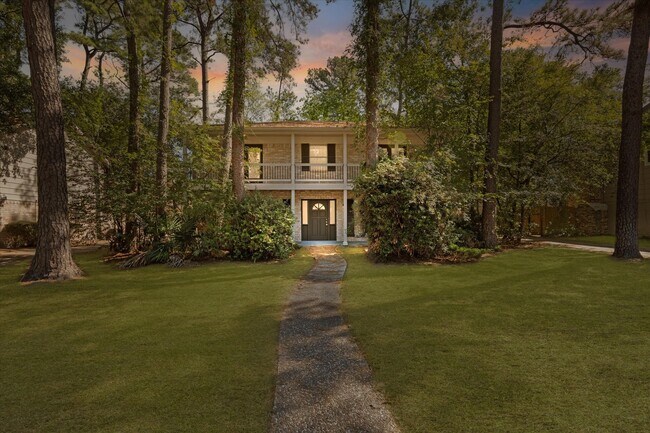 Building Photo - 3811 Woodbriar Dr