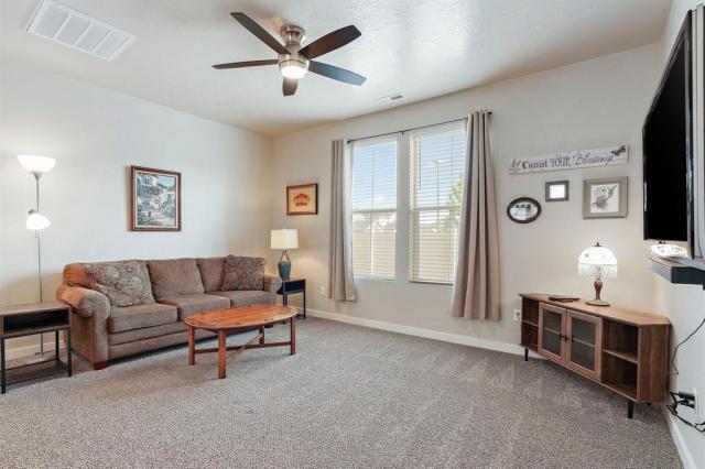 Building Photo - 4 bedroom in Meridian CA 83642