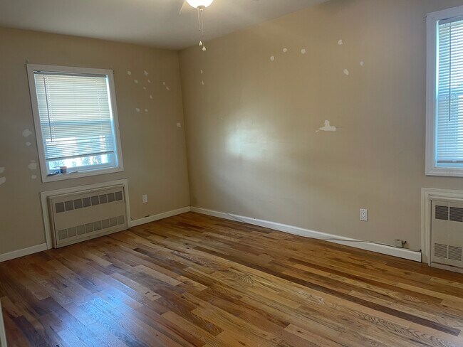 Building Photo - 325 E Hudson St